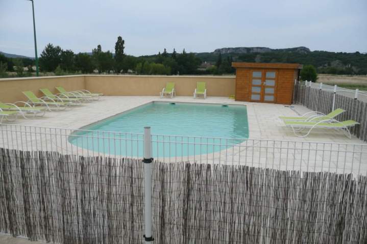 Holiday rentals with pool Vallon-Pont-d’Arc